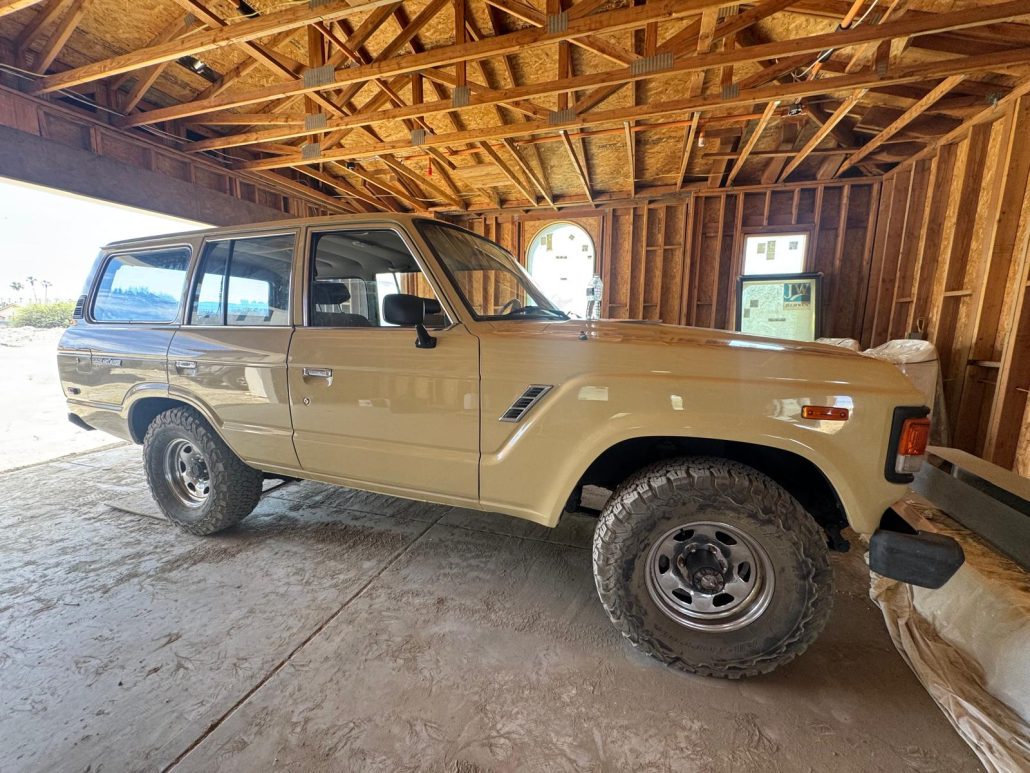 Toyota Land Cruiser FJ60 1984 in de garage in Indio, Californië