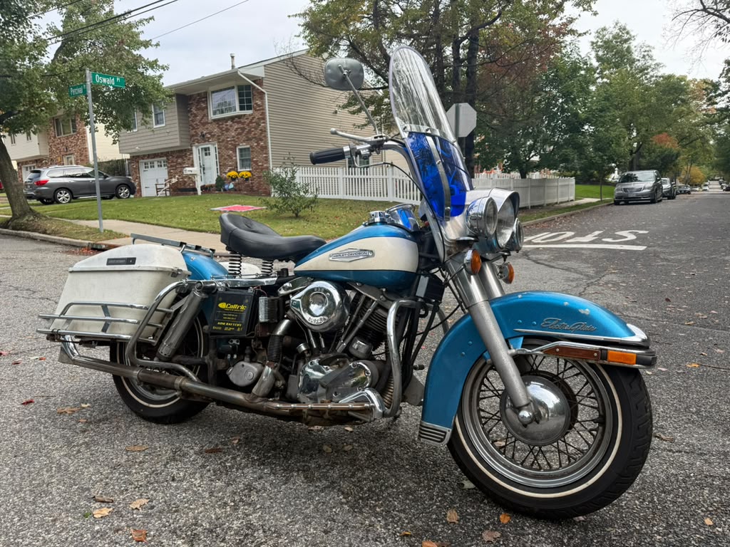 Harley-Davidson Electra Glide 1968 early Shovelhead in originele blauw-witte lak