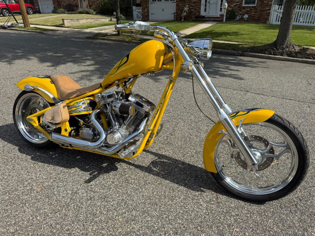S&S 107ci V-twin motorblok gepolijst in de 2004 Big Dog Chopper